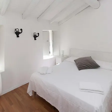 Serioli Apartment *